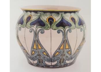 Vaso con motivi vegetali e occhi di pavone Vaso con motivi vegetali e occhi di pavone